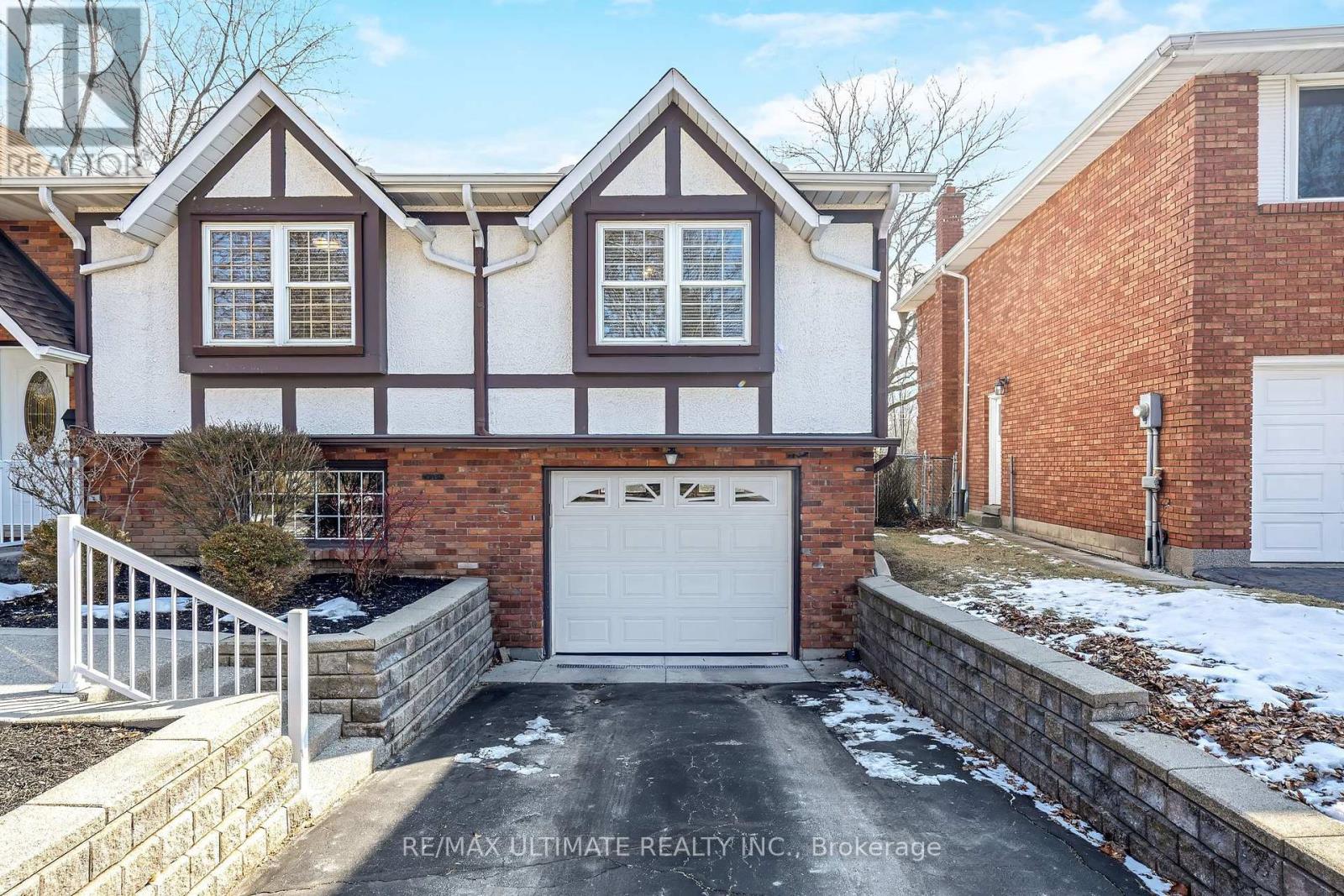 54 Debora Drive, Grimsby, Ontario  L3M 4J3 - Photo 4 - X12850642