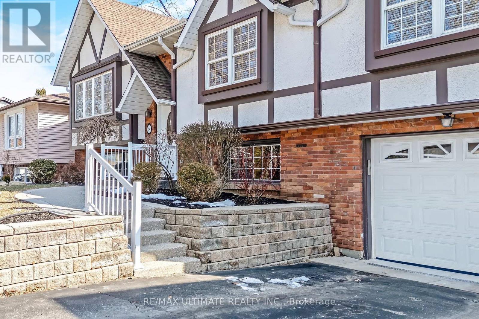 54 Debora Drive, Grimsby, Ontario  L3M 4J3 - Photo 5 - X12850642