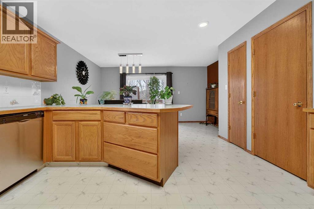 95 Stoney Crescent W, Lethbridge, Alberta  T1K 7B2 - Photo 9 - A2289473