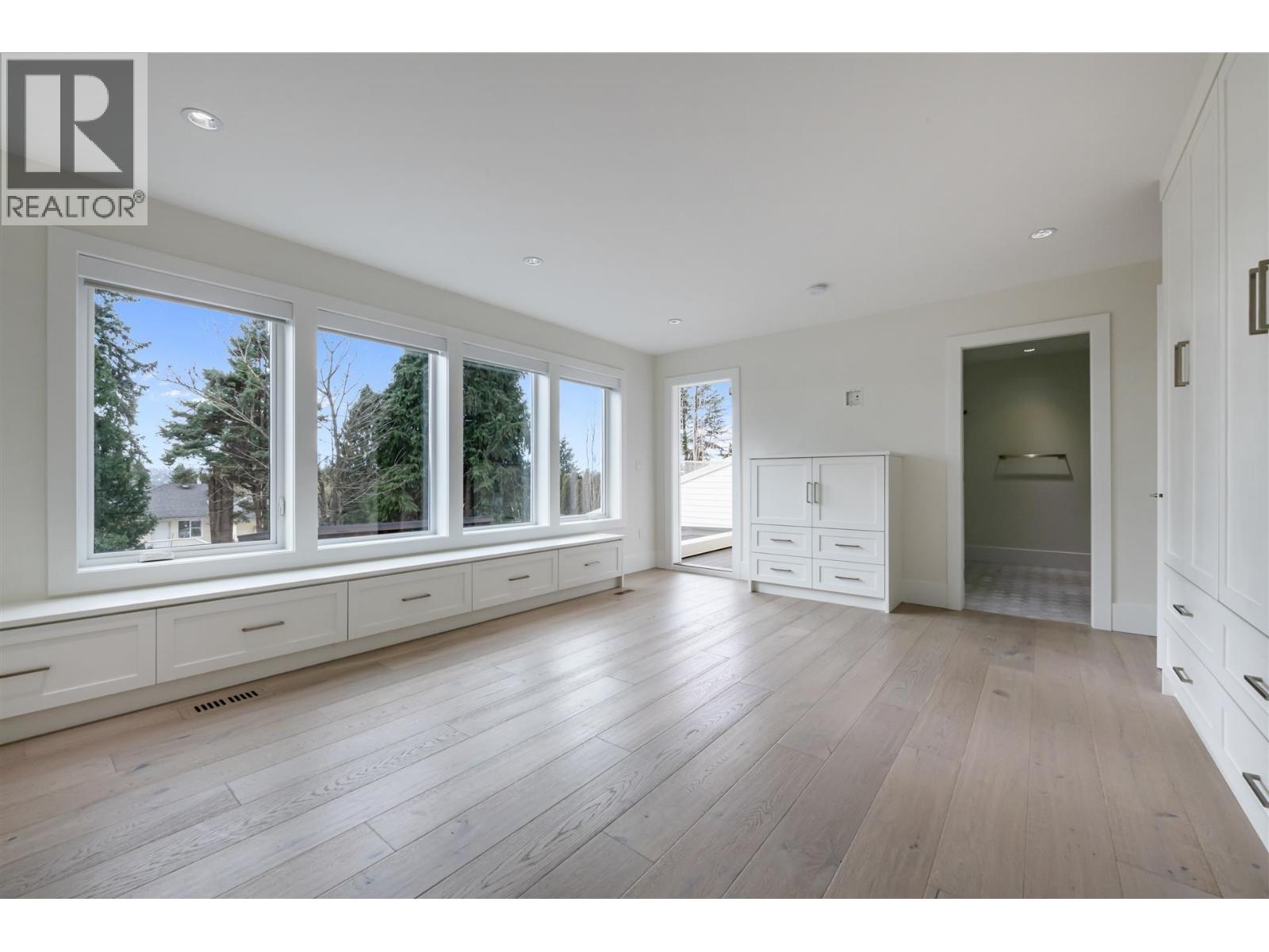 6220 Lochdale Street, Burnaby, British Columbia  V5B 2M5 - Photo 11 - R3094939