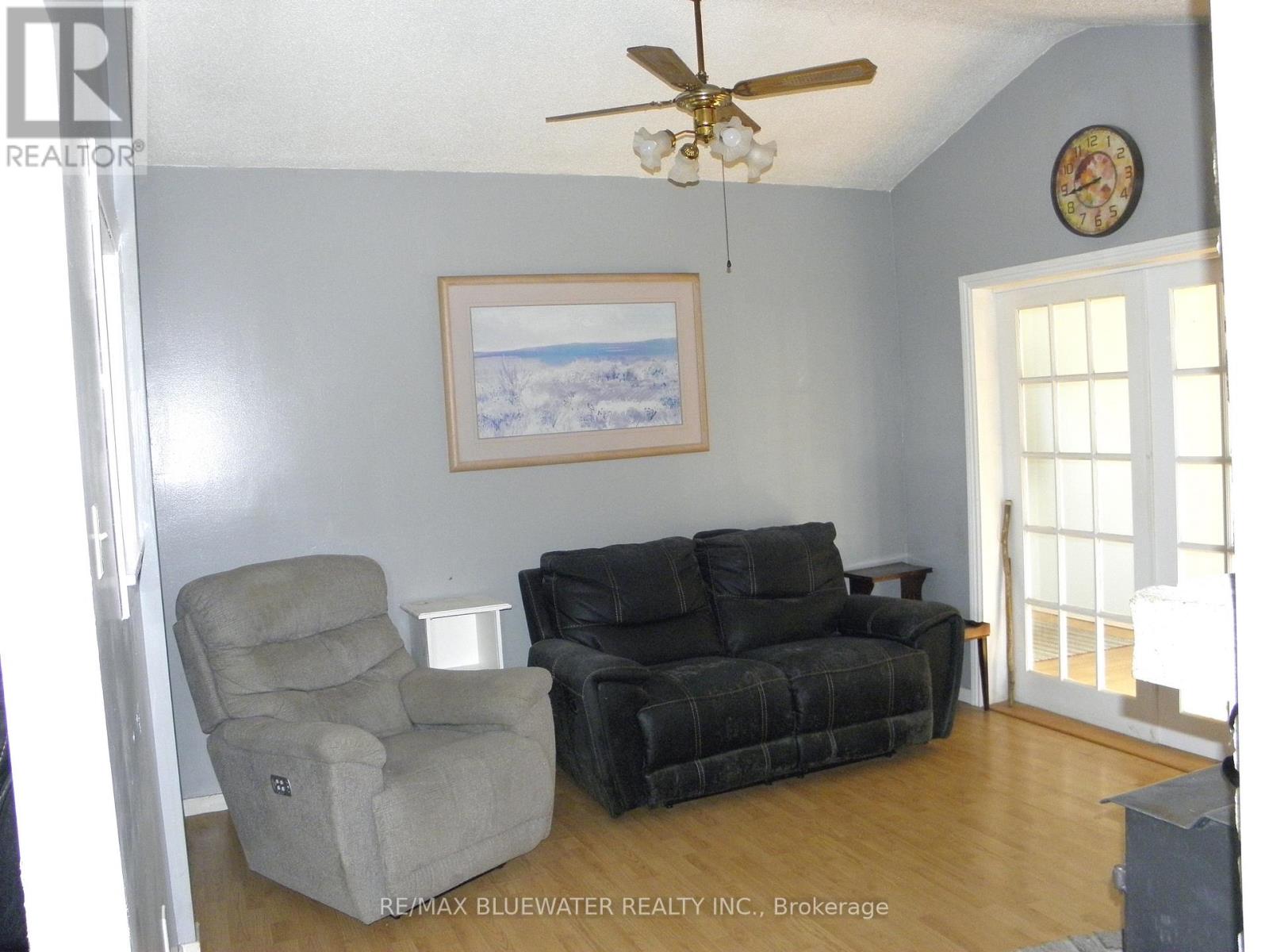 9898 Phoebe Lane, Lambton Shores, Ontario  N0N 1J1 - Photo 13 - X12850722