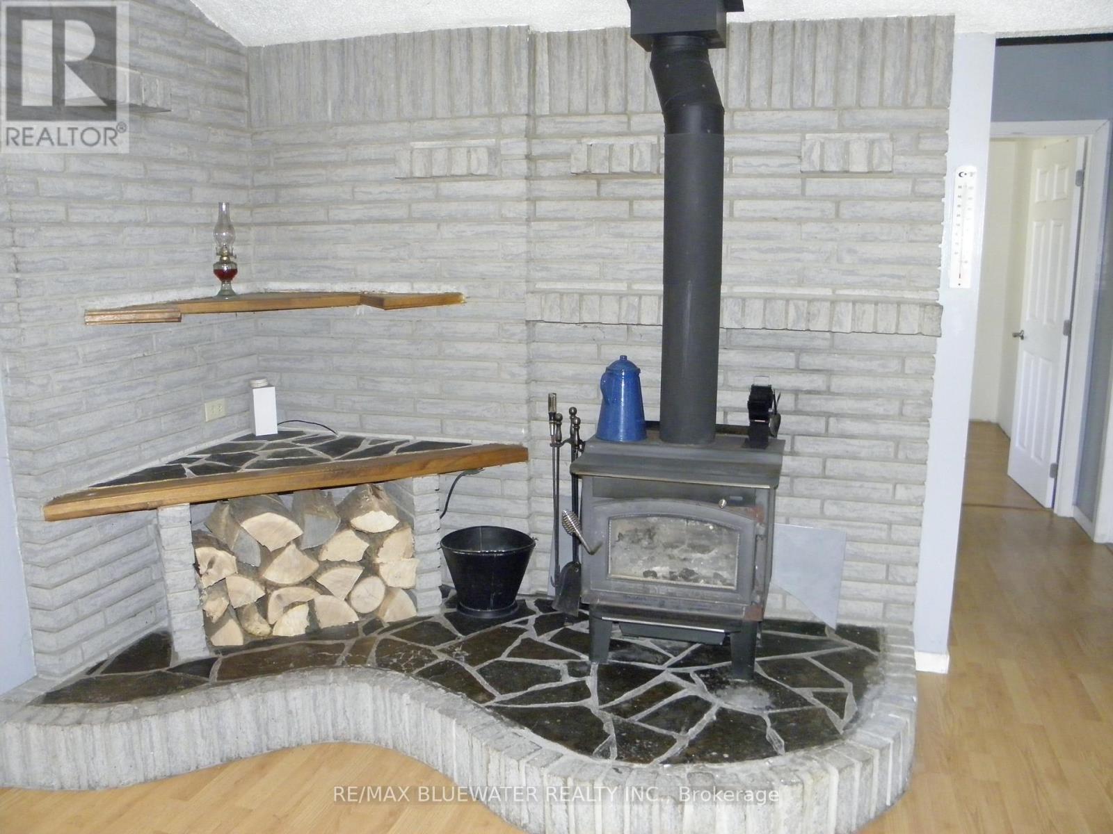 9898 Phoebe Lane, Lambton Shores, Ontario  N0N 1J1 - Photo 14 - X12850722