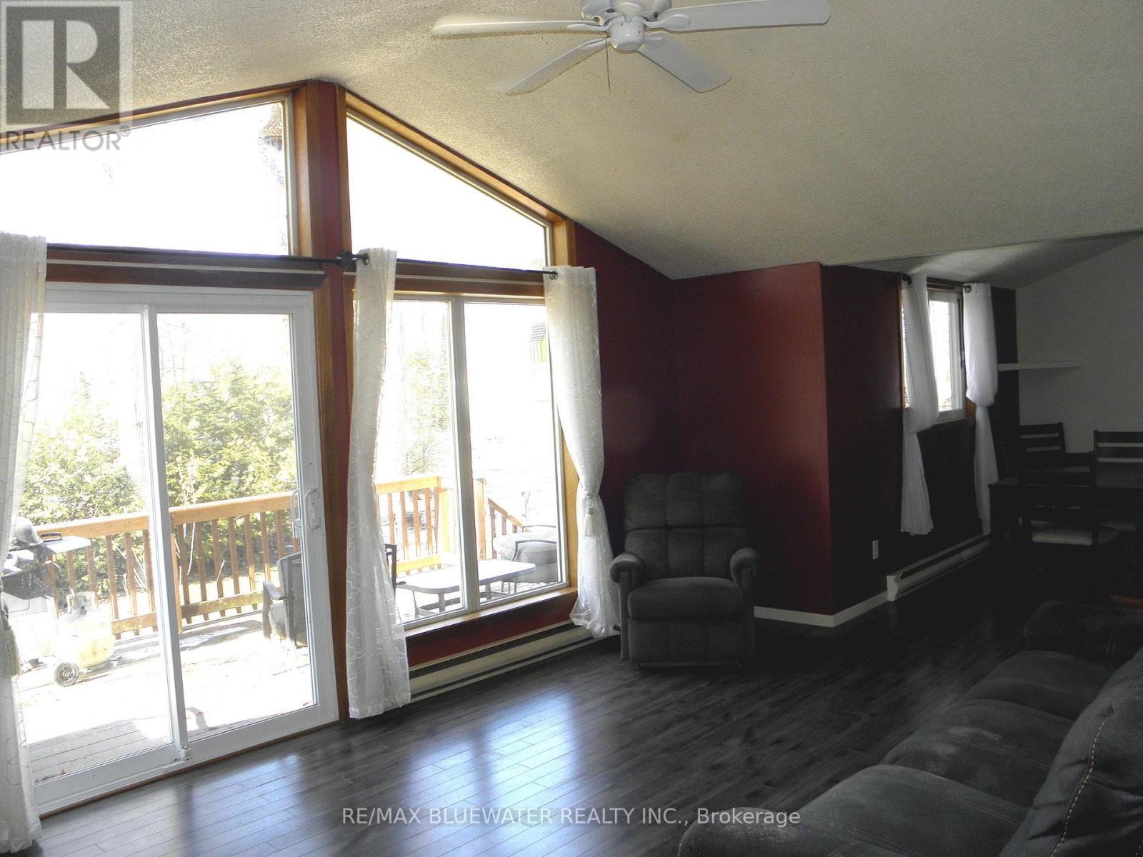 9898 Phoebe Lane, Lambton Shores, Ontario  N0N 1J1 - Photo 15 - X12850722