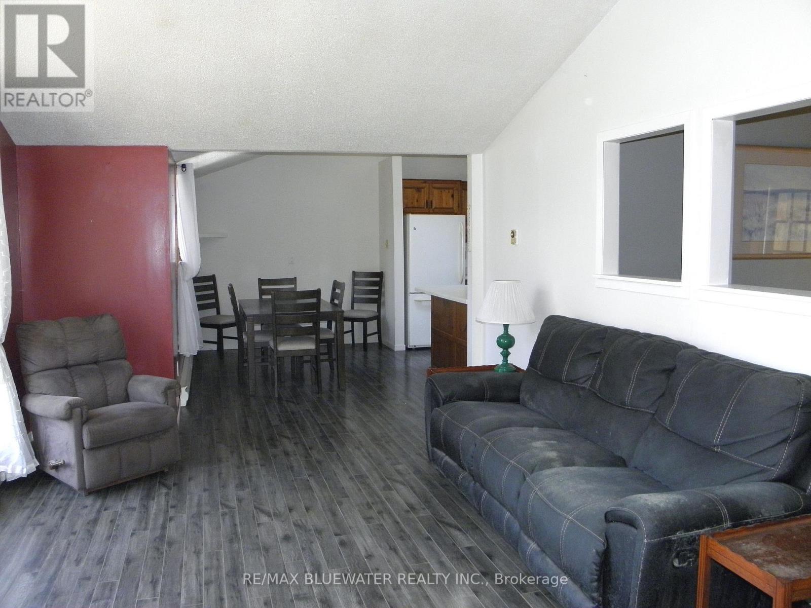 9898 Phoebe Lane, Lambton Shores, Ontario  N0N 1J1 - Photo 16 - X12850722