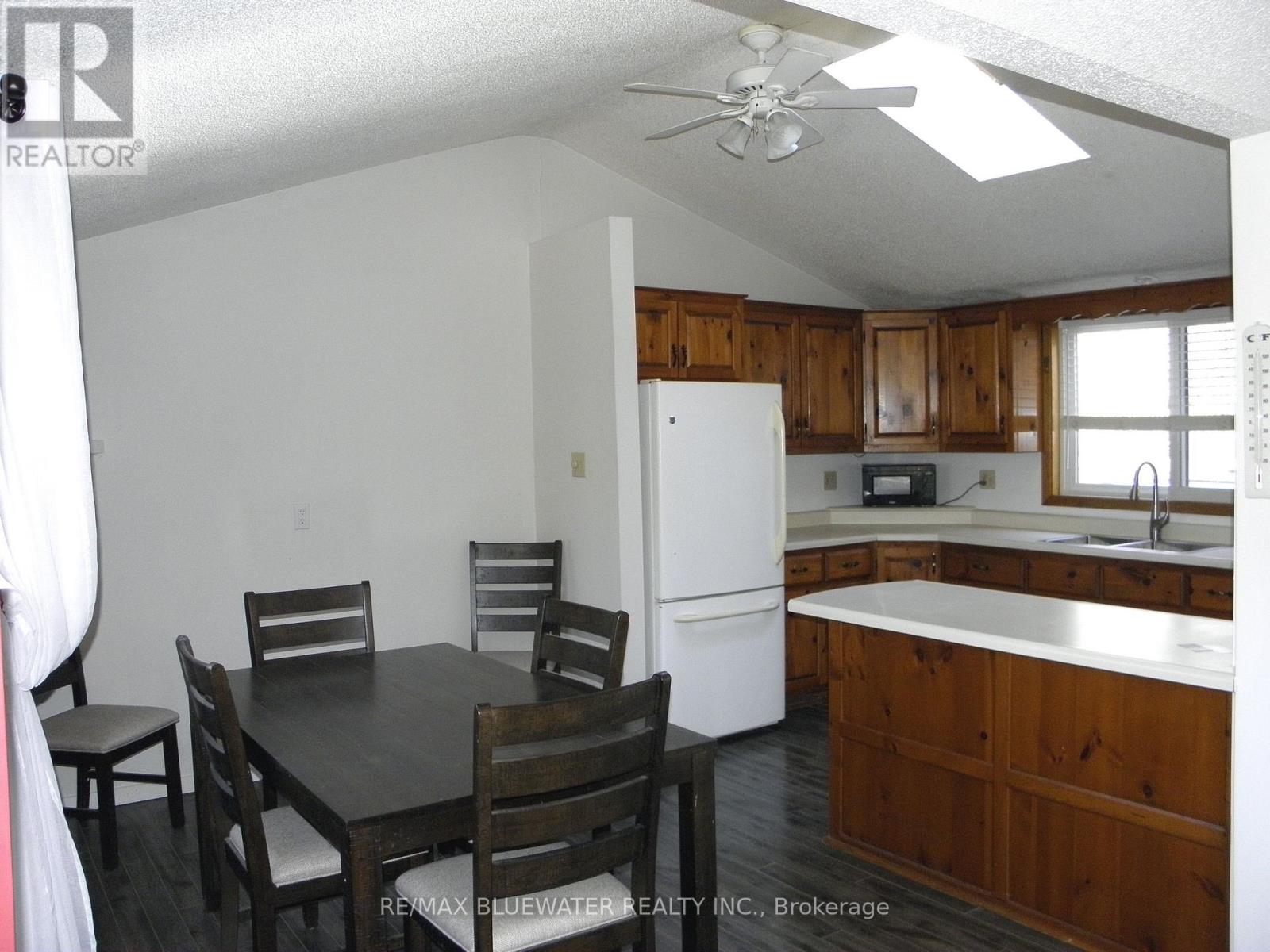 9898 Phoebe Lane, Lambton Shores, Ontario  N0N 1J1 - Photo 18 - X12850722