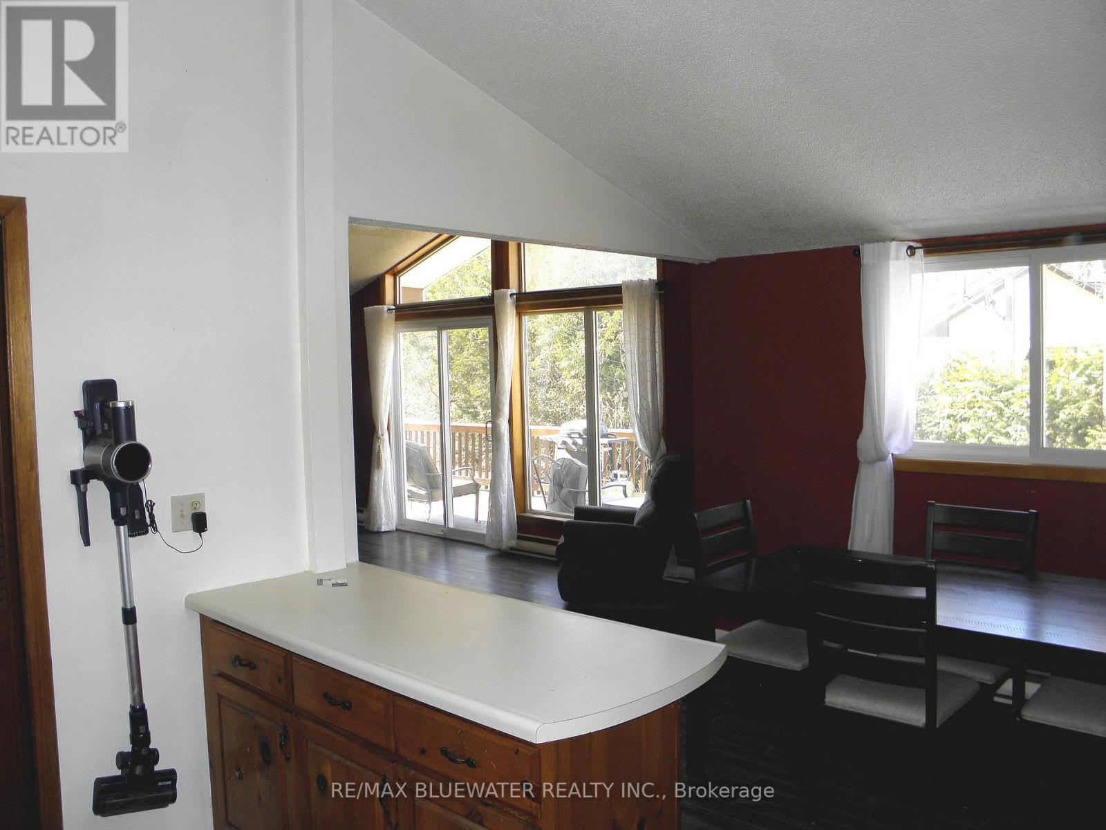 9898 Phoebe Lane, Lambton Shores, Ontario  N0N 1J1 - Photo 21 - X12850722