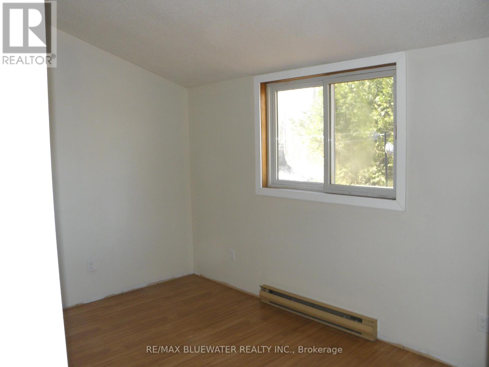 9898 Phoebe Lane, Lambton Shores, Ontario  N0N 1J1 - Photo 23 - X12850722