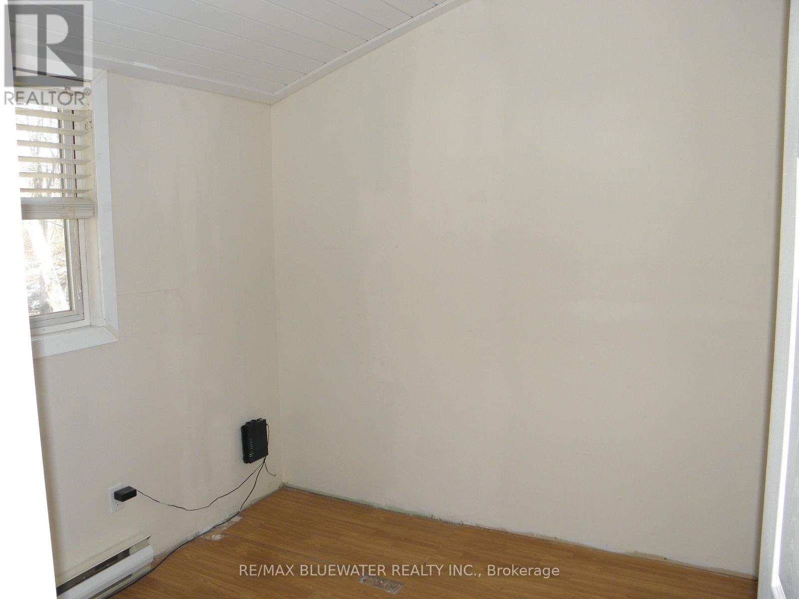 9898 Phoebe Lane, Lambton Shores, Ontario  N0N 1J1 - Photo 24 - X12850722