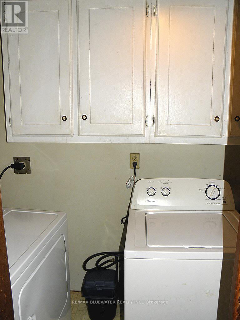 9898 Phoebe Lane, Lambton Shores, Ontario  N0N 1J1 - Photo 25 - X12850722