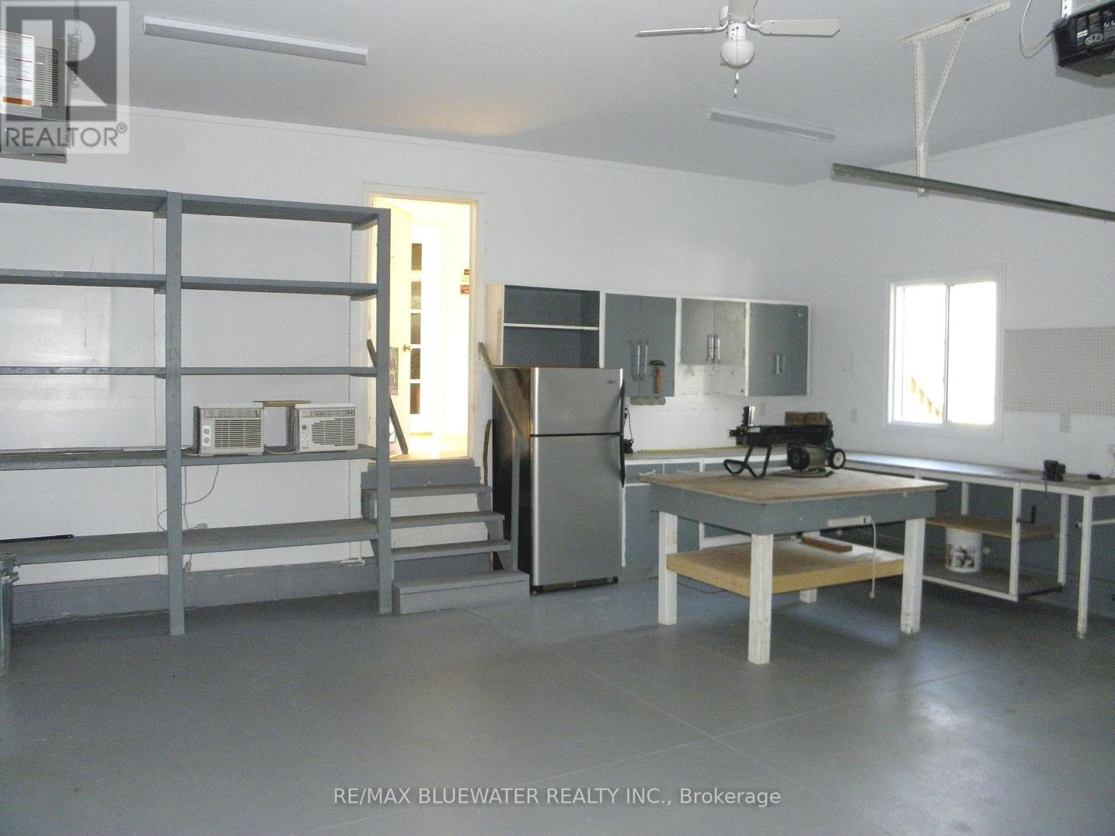 9898 Phoebe Lane, Lambton Shores, Ontario  N0N 1J1 - Photo 26 - X12850722