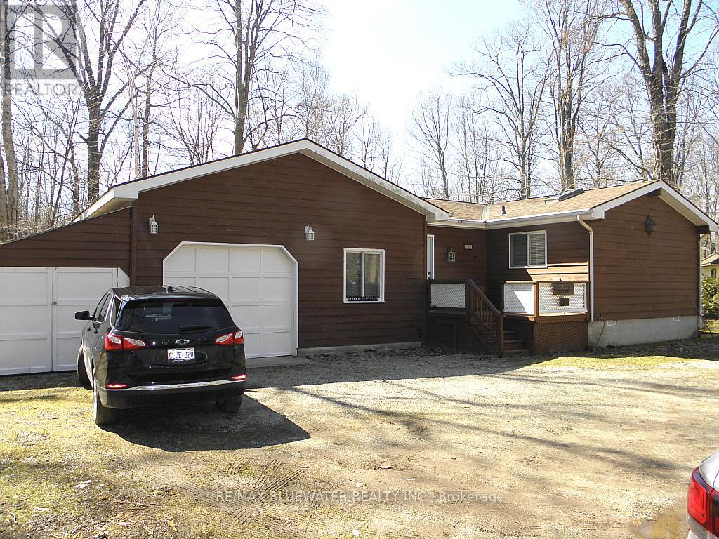 9898 Phoebe Lane, Lambton Shores, Ontario  N0N 1J1 - Photo 4 - X12850722