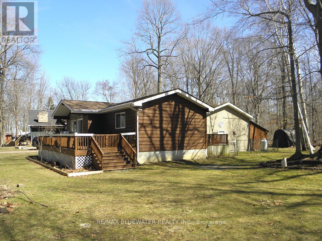 9898 Phoebe Lane, Lambton Shores, Ontario  N0N 1J1 - Photo 5 - X12850722