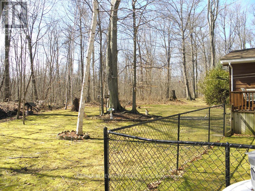 9898 Phoebe Lane, Lambton Shores, Ontario  N0N 1J1 - Photo 9 - X12850722