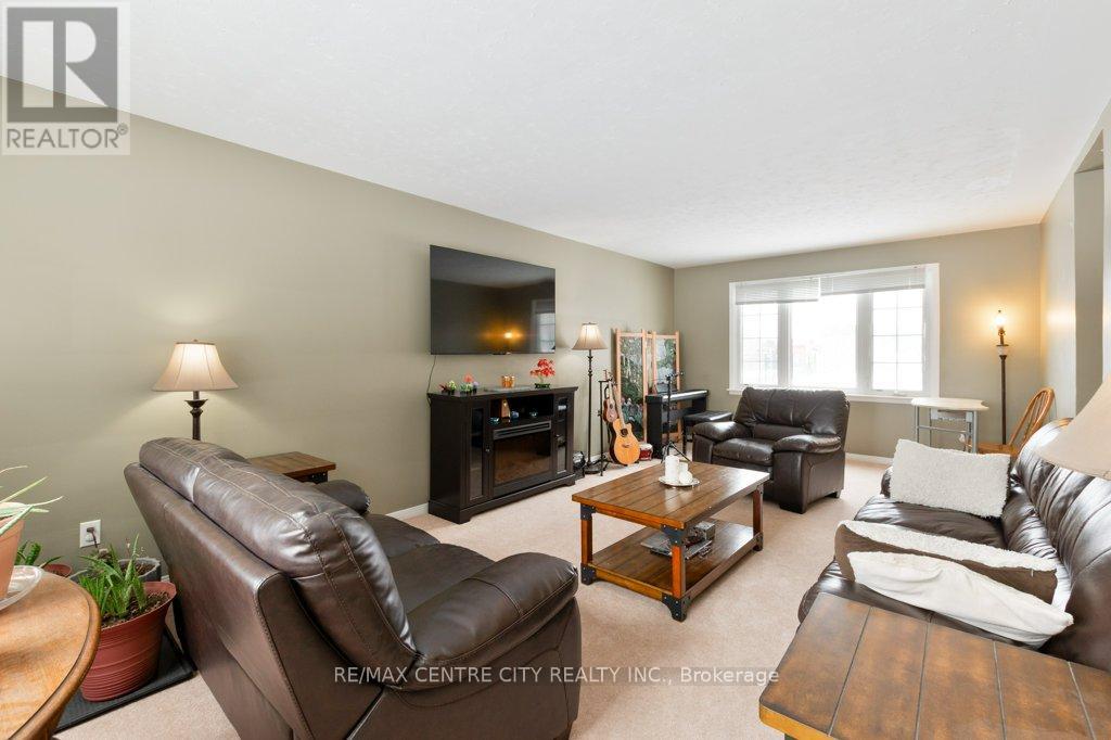 6579 Bostwick Road, Central Elgin, Ontario  N0L 2L0 - Photo 5 - X12850732