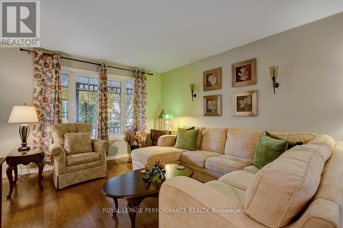 32 Parklands Avenue, Russell, Ontario  K4R 1A2 - Photo 11 - X12850746