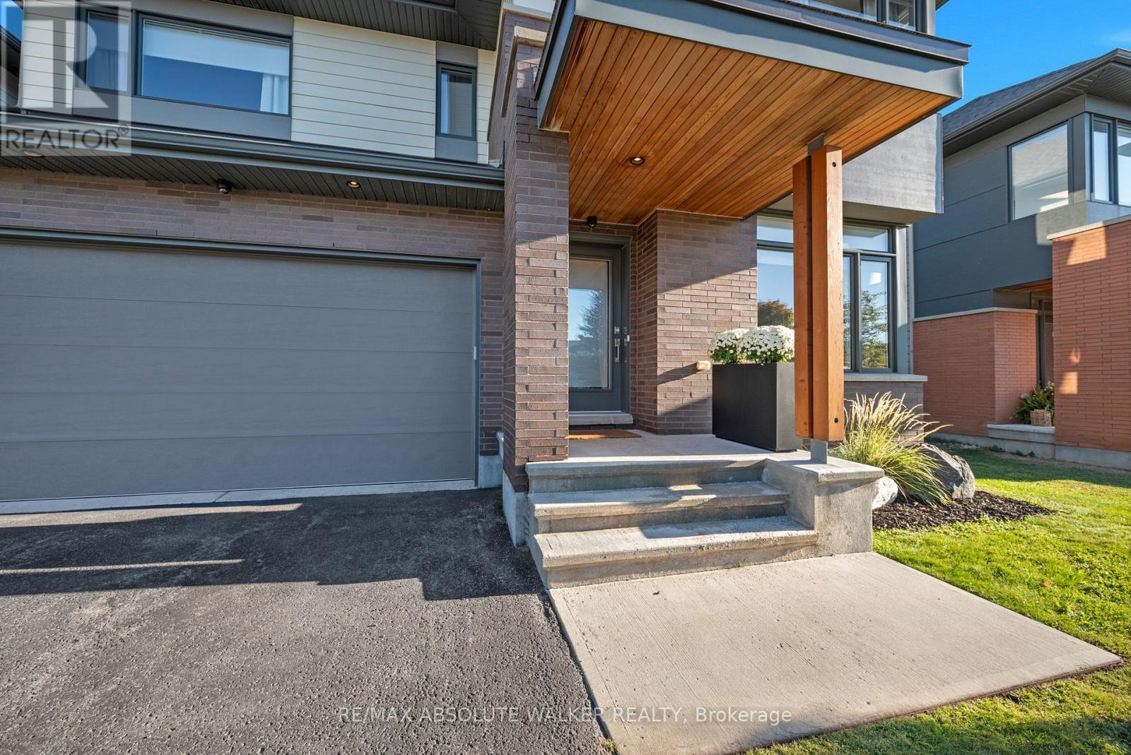 149 Stonemeadow Drive, Ottawa, Ontario  K2M 0G9 - Photo 3 - X12850826