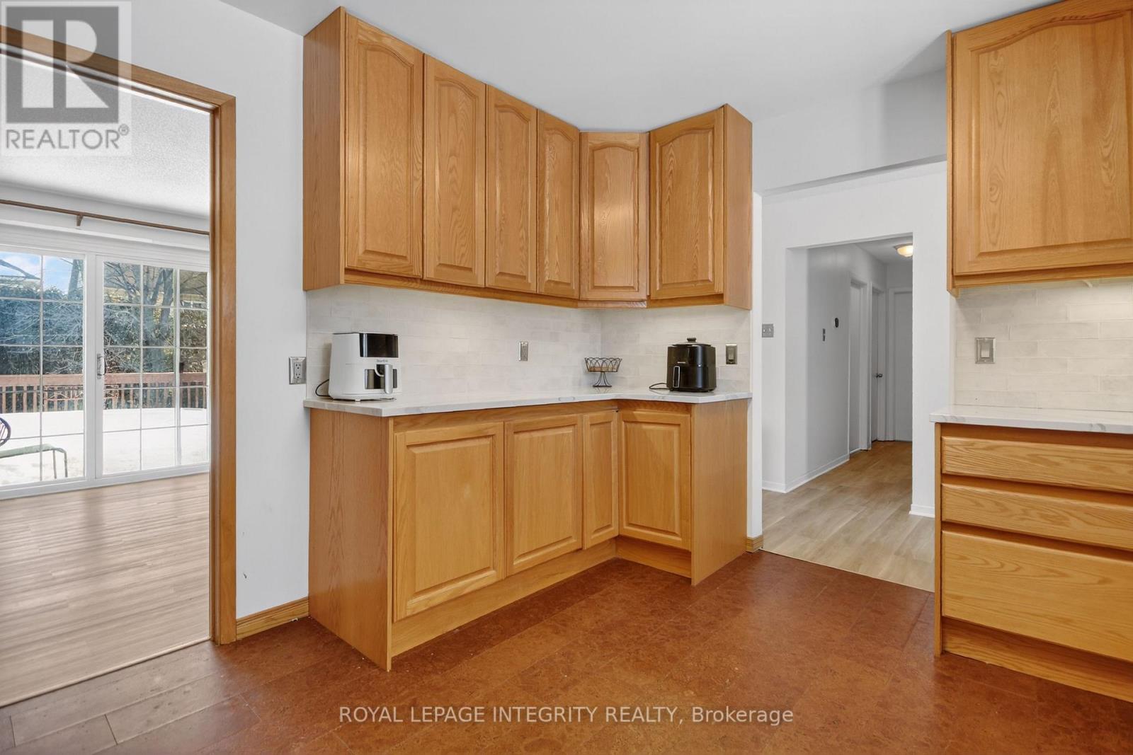 6054 Fernbank Road, Ottawa, Ontario  K2S 1B6 - Photo 11 - X12850878