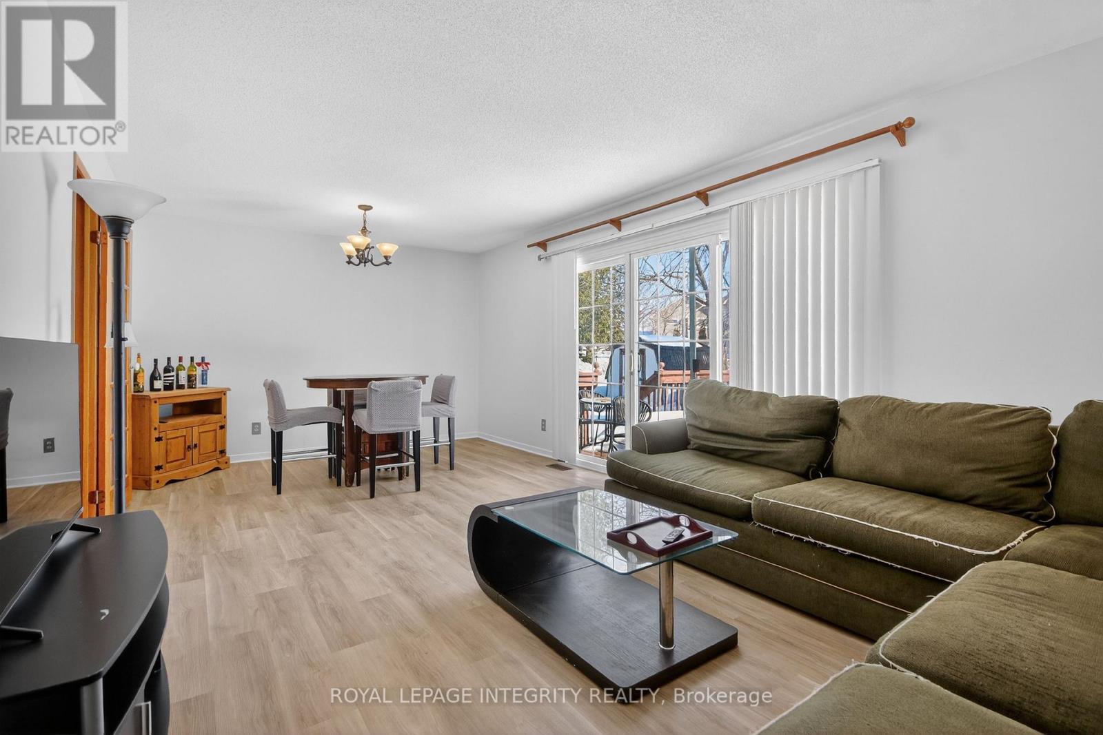 6054 Fernbank Road, Ottawa, Ontario  K2S 1B6 - Photo 5 - X12850878