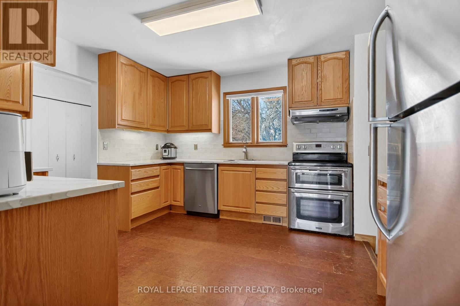 6054 Fernbank Road, Ottawa, Ontario  K2S 1B6 - Photo 8 - X12850878