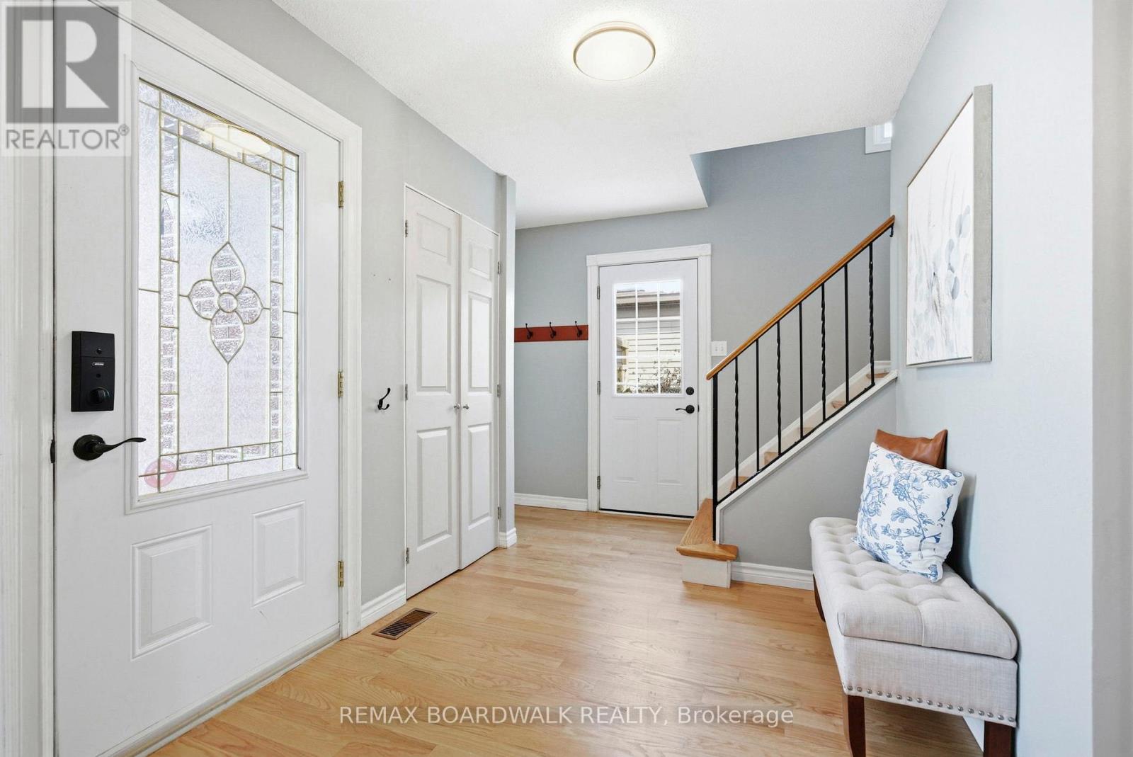 49 Liston Crescent, Ottawa, Ontario  K2L 2W3 - Photo 4 - X12850898