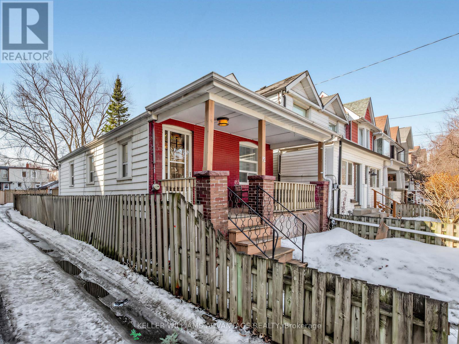 12 HASTINGS AVENUE, Toronto, Ontario