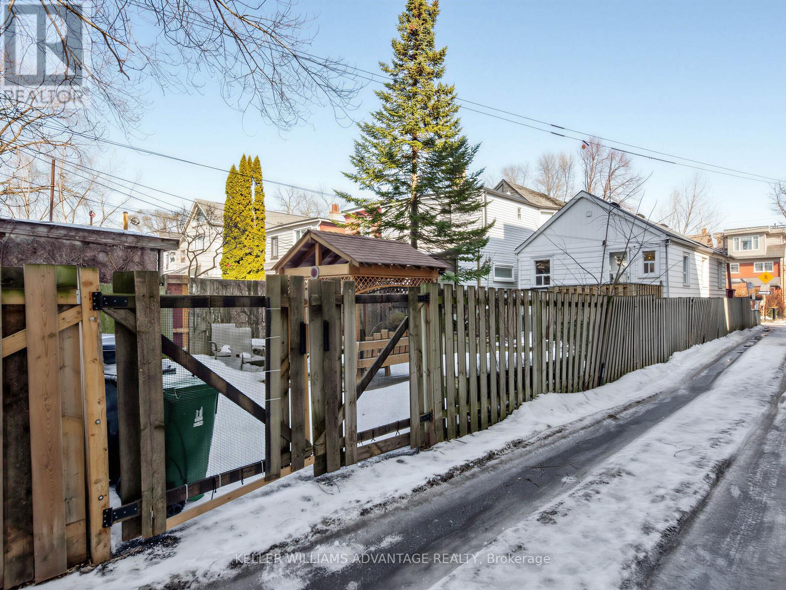 12 Hastings Avenue, Toronto, Ontario  M4L 2L2 - Photo 34 - E12847588