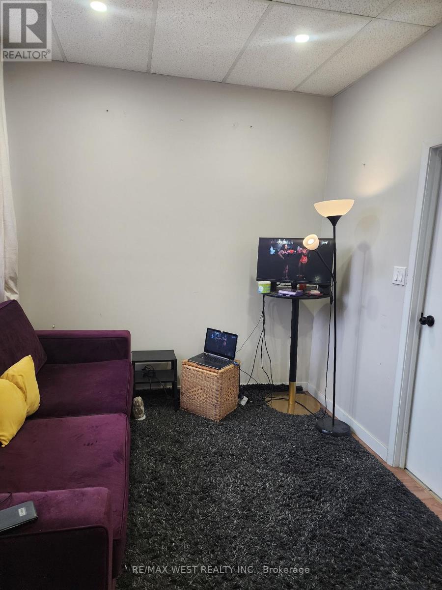 11 - 425 Jane Street, Toronto, Ontario  M6S 3Z7 - Photo 3 - W12844676