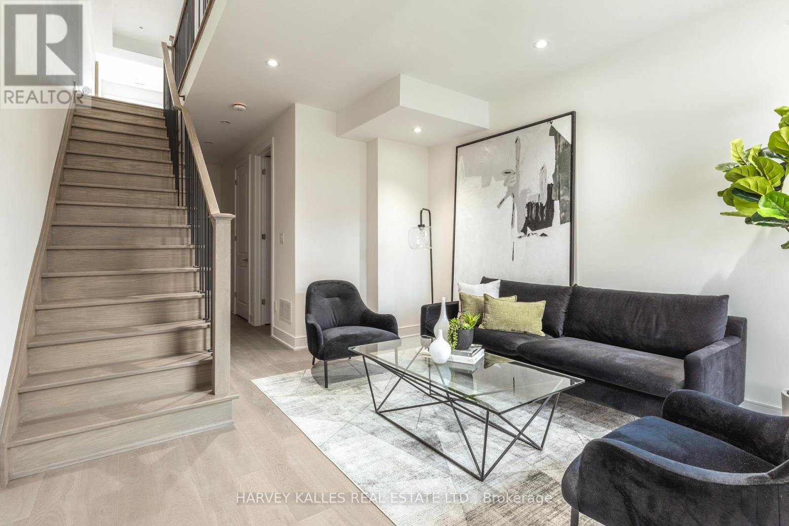 17 Innes Avenue, Toronto, Ontario  M6E 0B2 - Photo 17 - W12846648