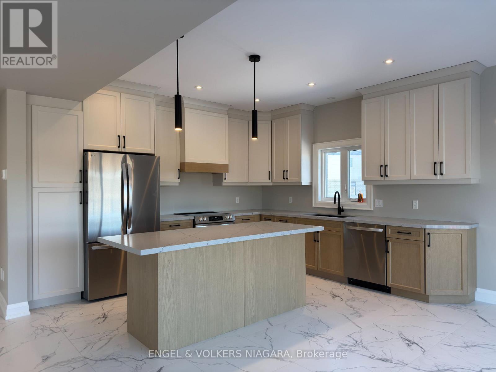 25 Elvira Way, Thorold (Rolling Meadows), Ontario  L2V 0M7 - Photo 11 - X12850820