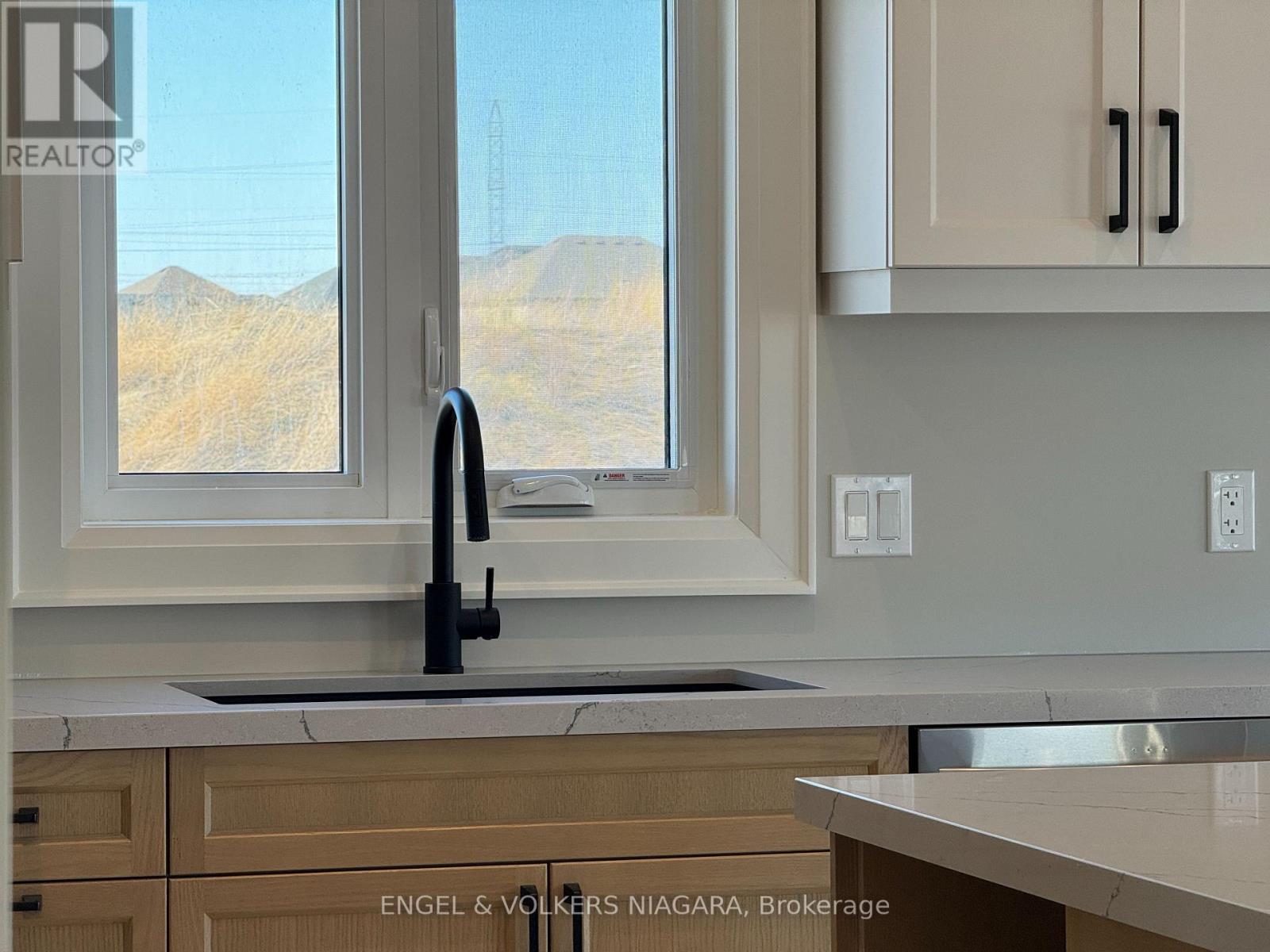 25 Elvira Way, Thorold (Rolling Meadows), Ontario  L2V 0M7 - Photo 14 - X12850820