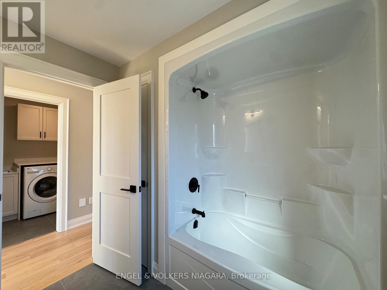 25 Elvira Way, Thorold (Rolling Meadows), Ontario  L2V 0M7 - Photo 28 - X12850820