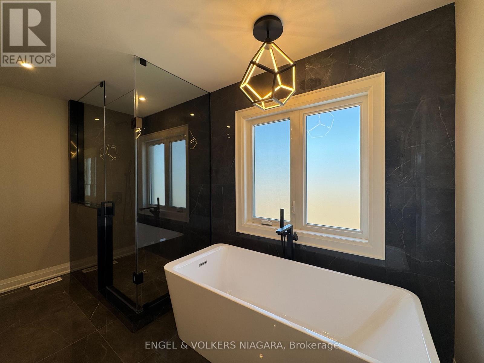 25 Elvira Way, Thorold (Rolling Meadows), Ontario  L2V 0M7 - Photo 32 - X12850820