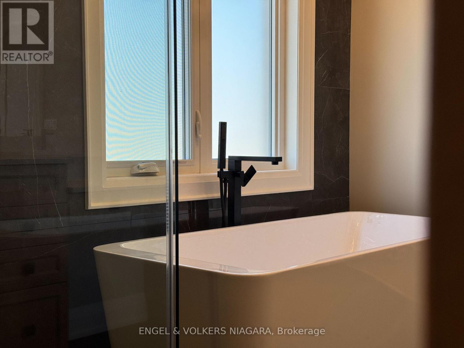 25 Elvira Way, Thorold (Rolling Meadows), Ontario  L2V 0M7 - Photo 33 - X12850820