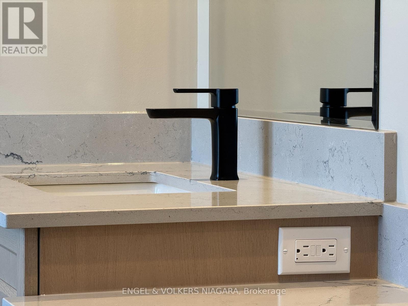 25 Elvira Way, Thorold (Rolling Meadows), Ontario  L2V 0M7 - Photo 34 - X12850820