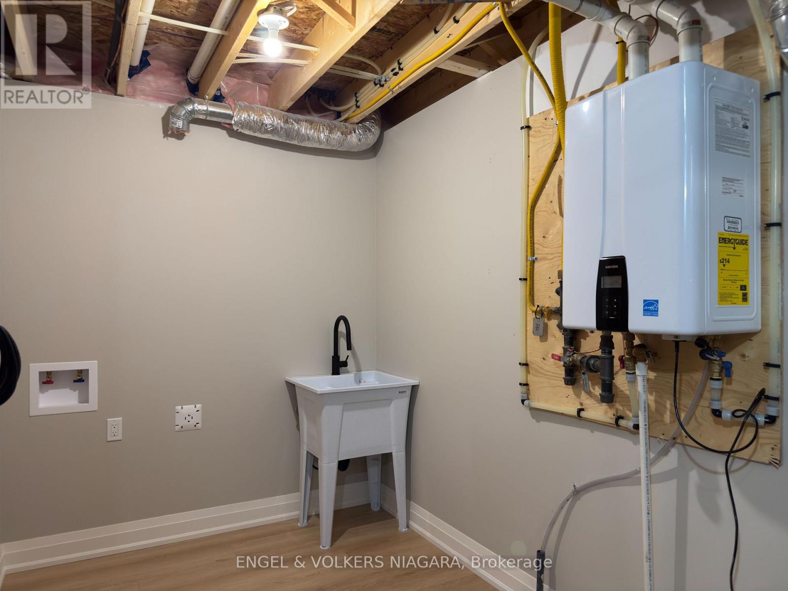 25 Elvira Way, Thorold (Rolling Meadows), Ontario  L2V 0M7 - Photo 41 - X12850820