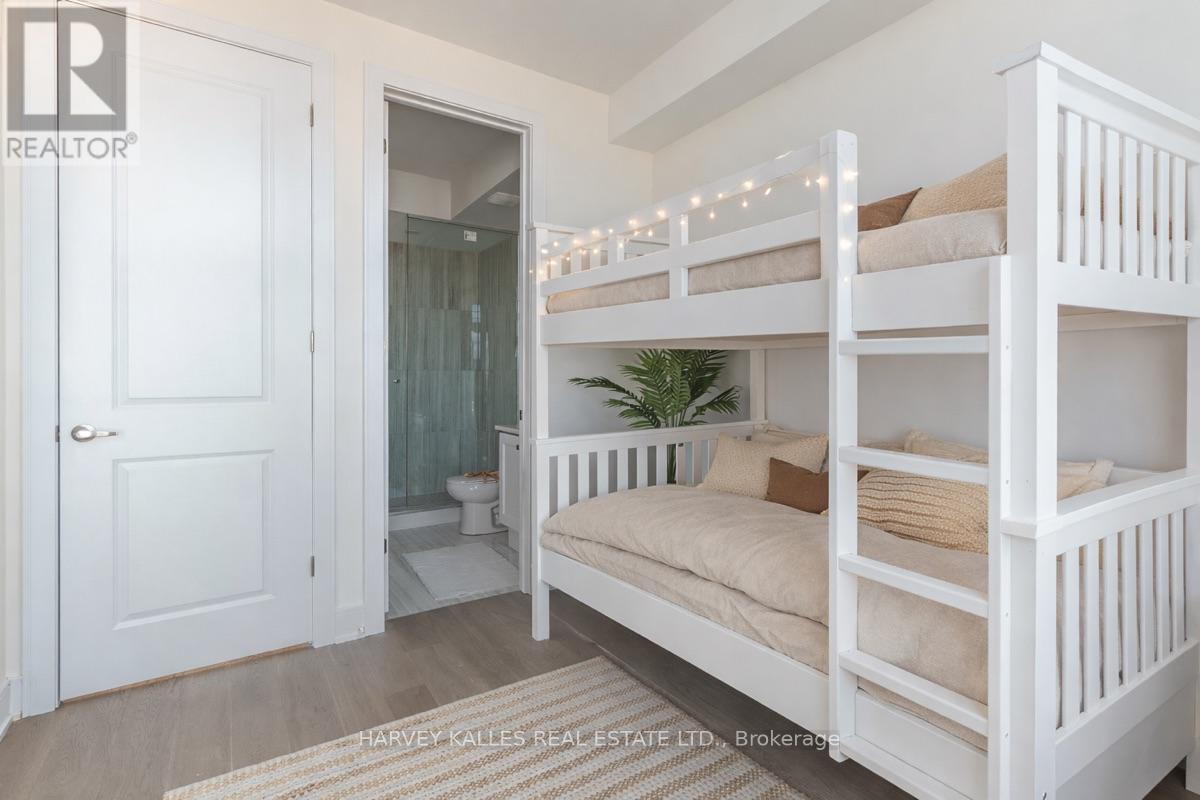 17 Innes Avenue, Toronto, Ontario  M6E 0B2 - Photo 13 - W12846648