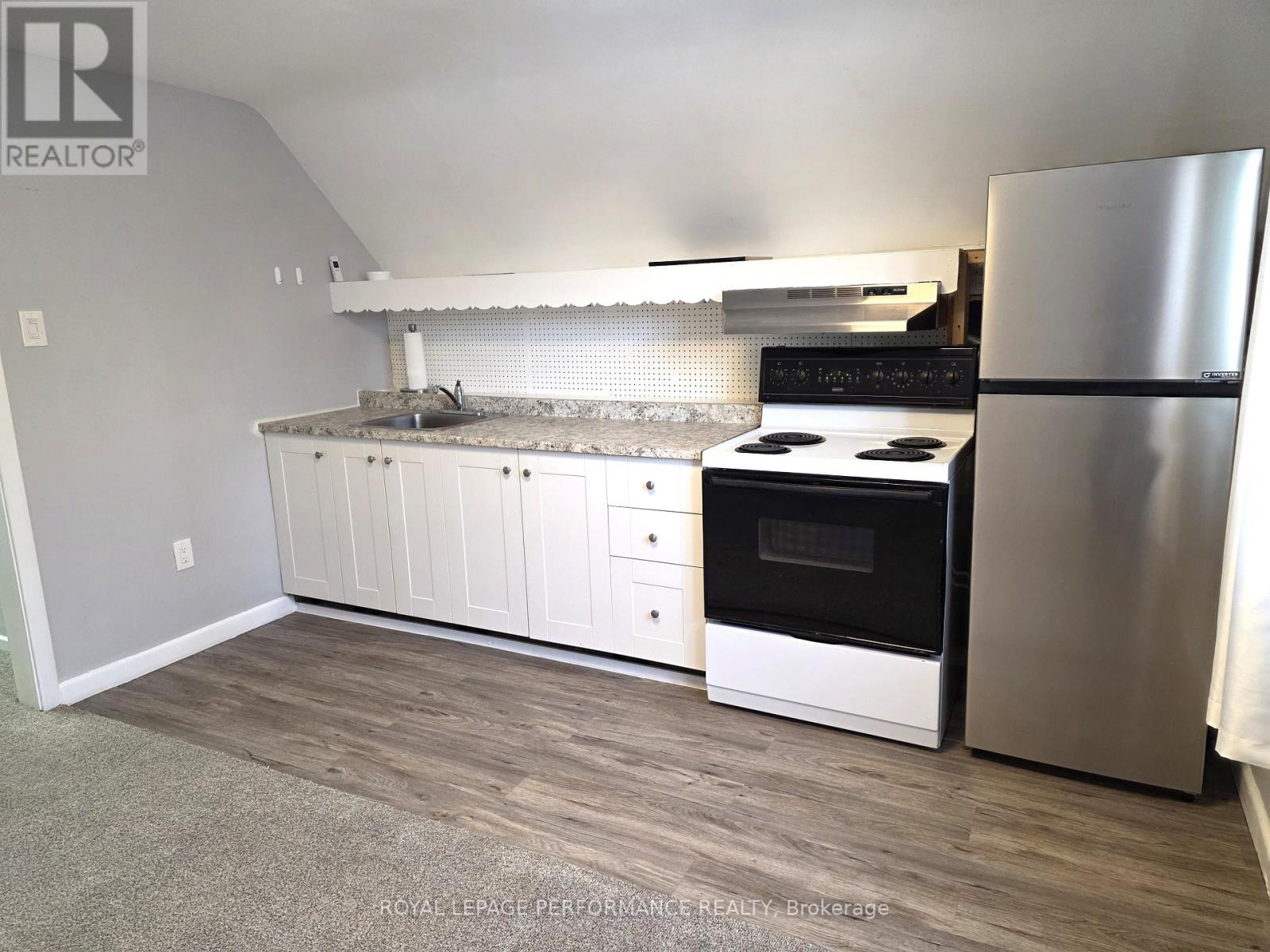 Apt. A - 623 Roosevelt Avenue, Ottawa, Ontario  K2A 2A4 - Photo 3 - X12841838
