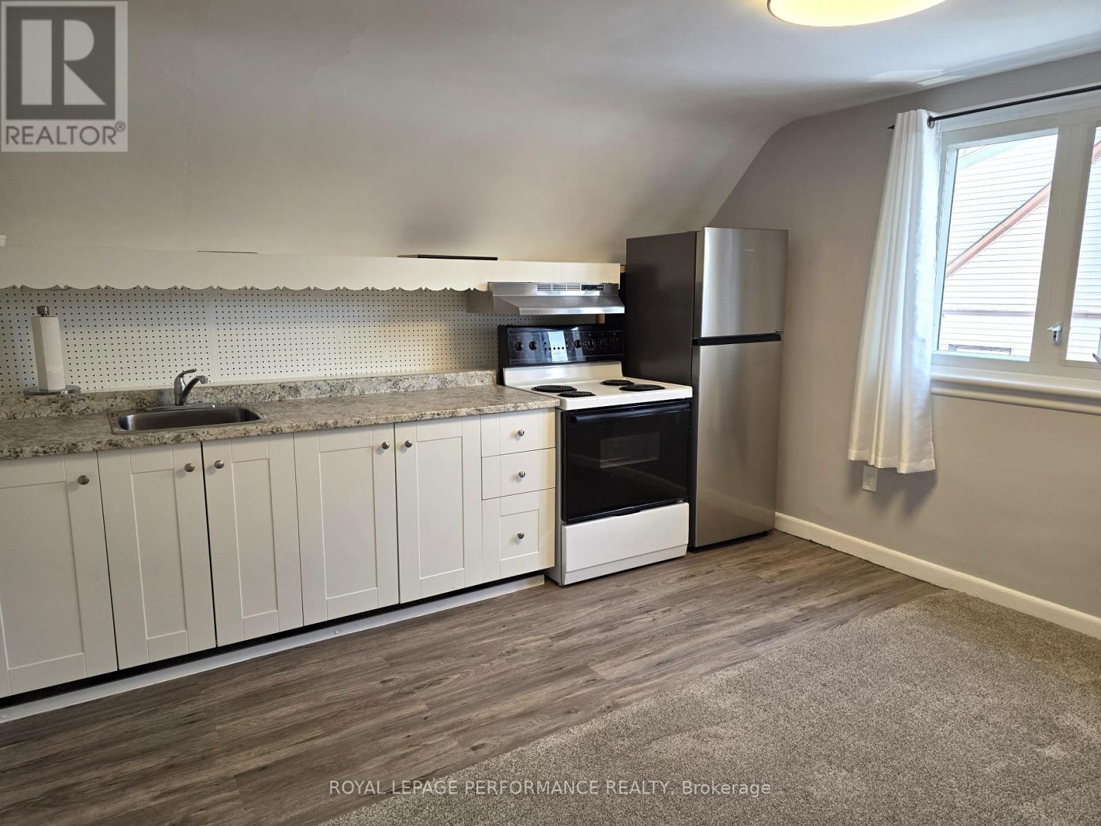 Apt. A - 623 Roosevelt Avenue, Ottawa, Ontario  K2A 2A4 - Photo 4 - X12841838