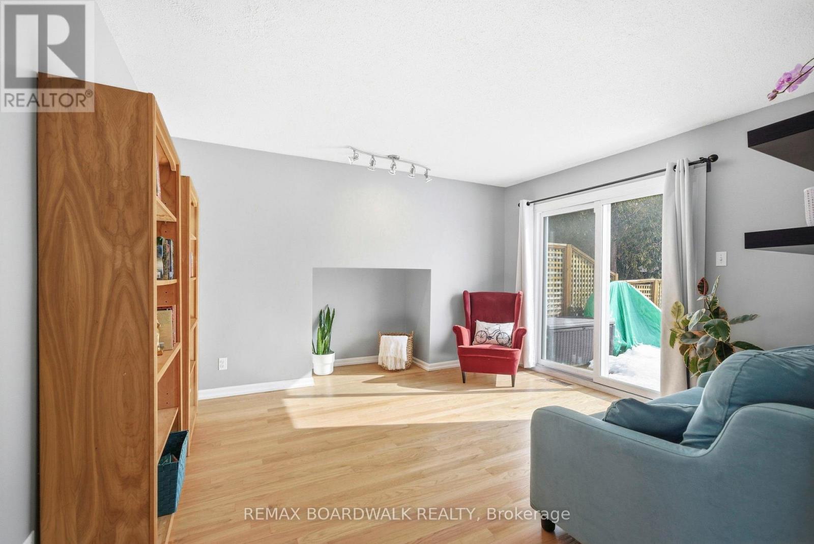 49 Liston Crescent, Ottawa, Ontario  K2L 2W3 - Photo 14 - X12850898