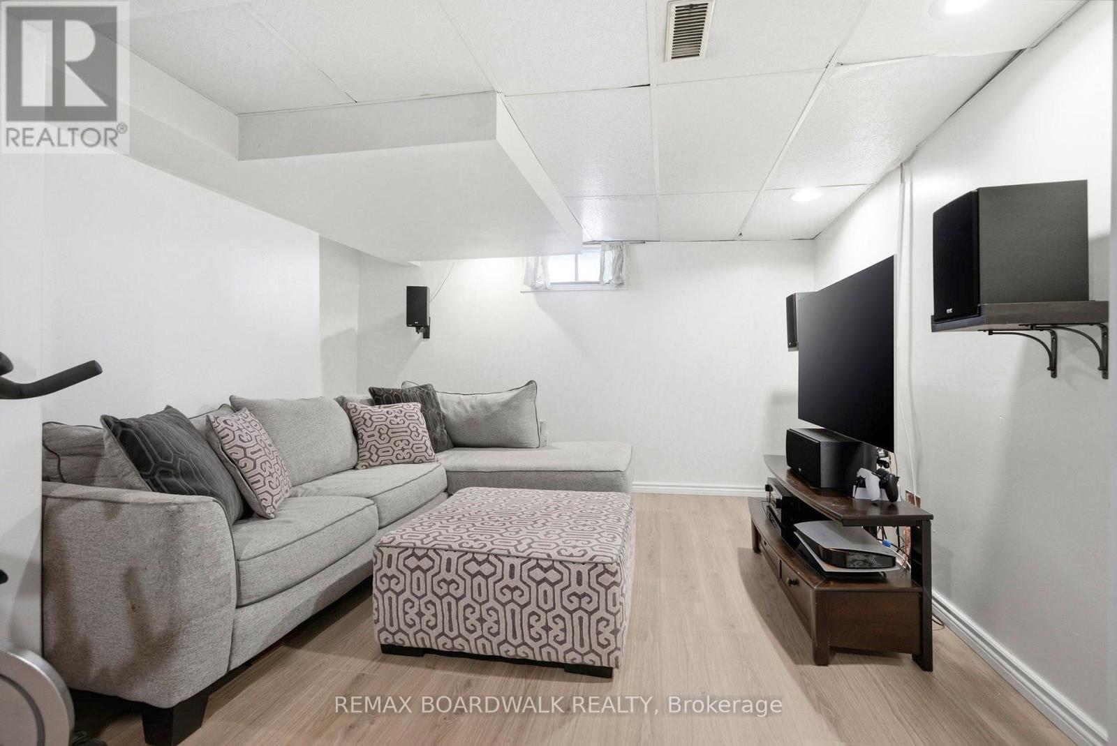 49 Liston Crescent, Ottawa, Ontario  K2L 2W3 - Photo 31 - X12850898