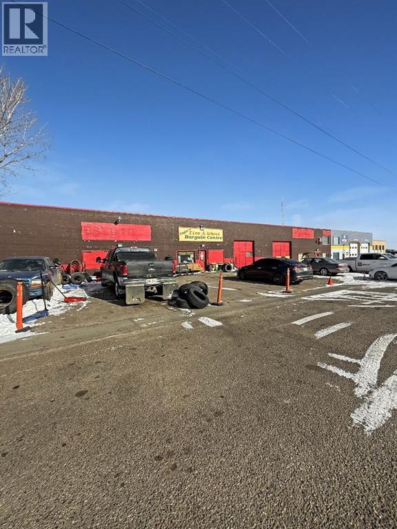 Unit 2, 1641 Highway Avenue SE, redcliff, Alberta