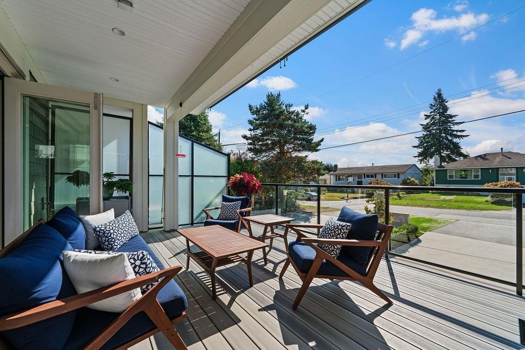 15541 Oxenham Avenue, White Rock, British Columbia  V4B 2J2 - Photo 11 - R3071311