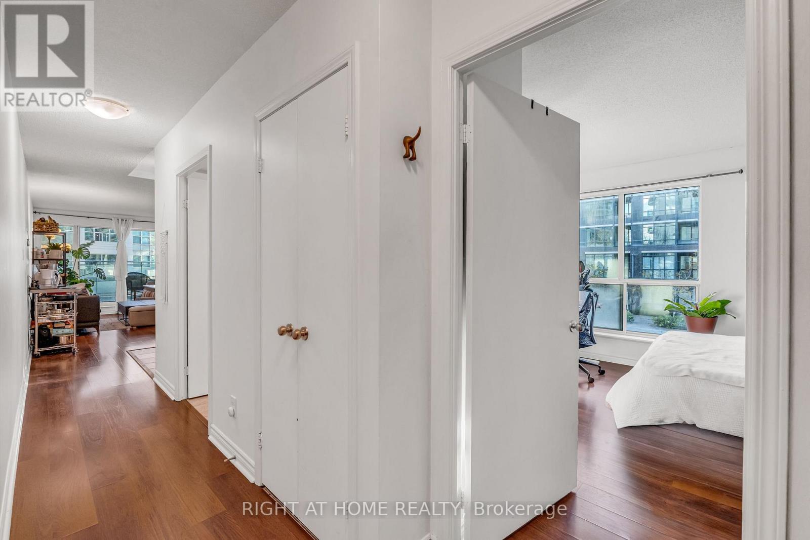 202 - 600 Queens Quay W, Toronto, Ontario  M5V 3M3 - Photo 8 - C12850910