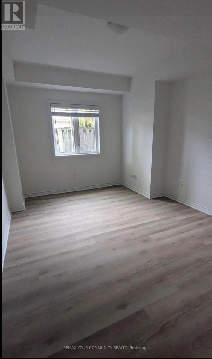 Main - 9a Biscayne Boulevard, Georgina, Ontario  L4P 2R4 - Photo 10 - N12850790