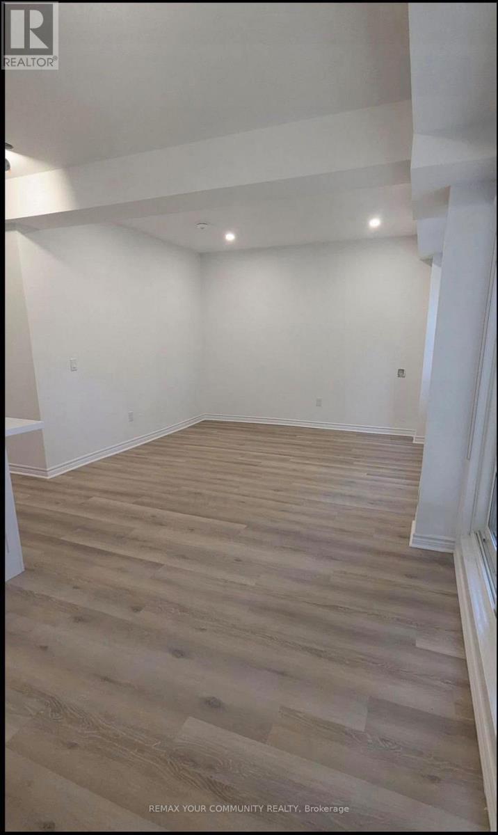 Main - 9a Biscayne Boulevard, Georgina, Ontario  L4P 2R4 - Photo 6 - N12850790