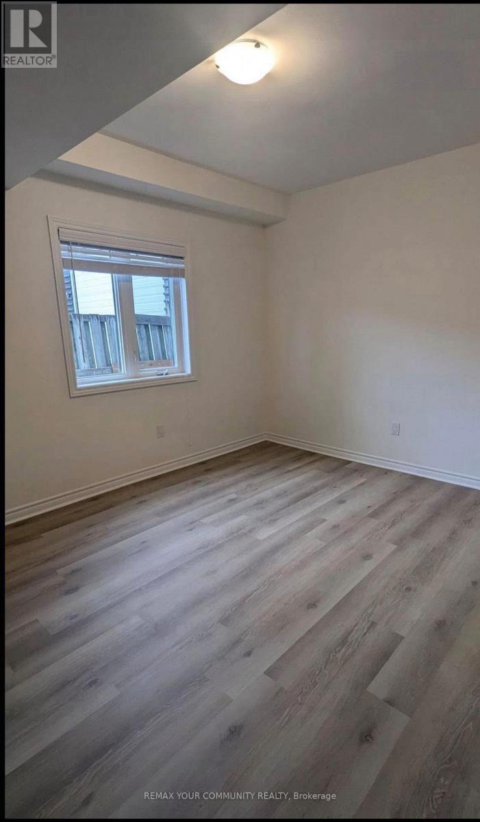 Main - 9a Biscayne Boulevard, Georgina, Ontario  L4P 2R4 - Photo 9 - N12850790