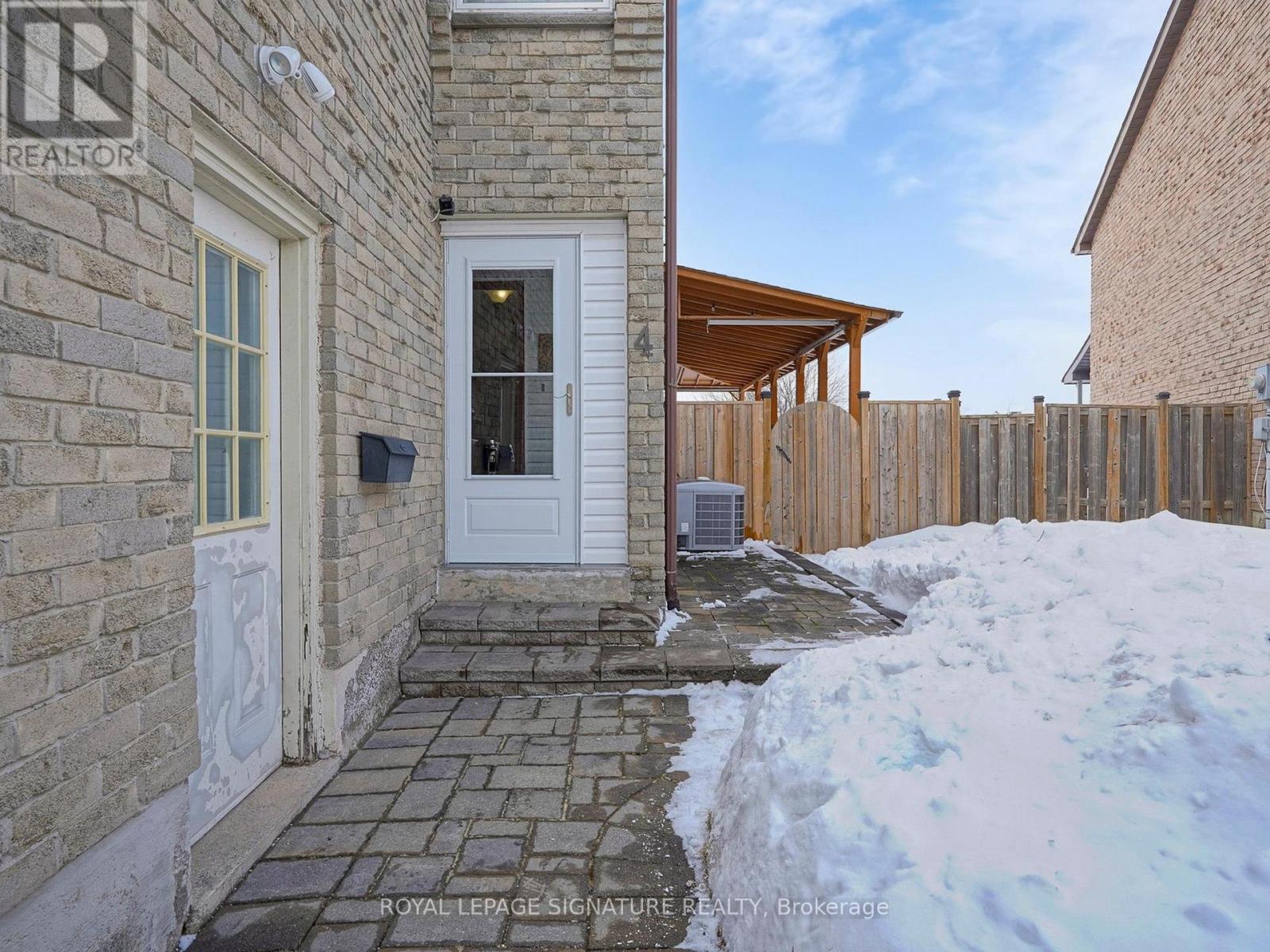 4 Fieldview Crescent, Markham (Milliken Mills West), Ontario  L3R 3H7 - Photo 3 - N12850900