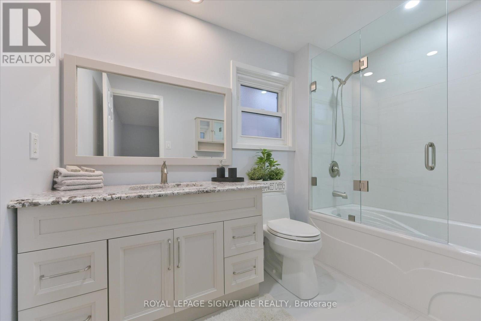 50 Eleanor Circle, Richmond Hill, Ontario  L4C 6K7 - Photo 25 - N12850906