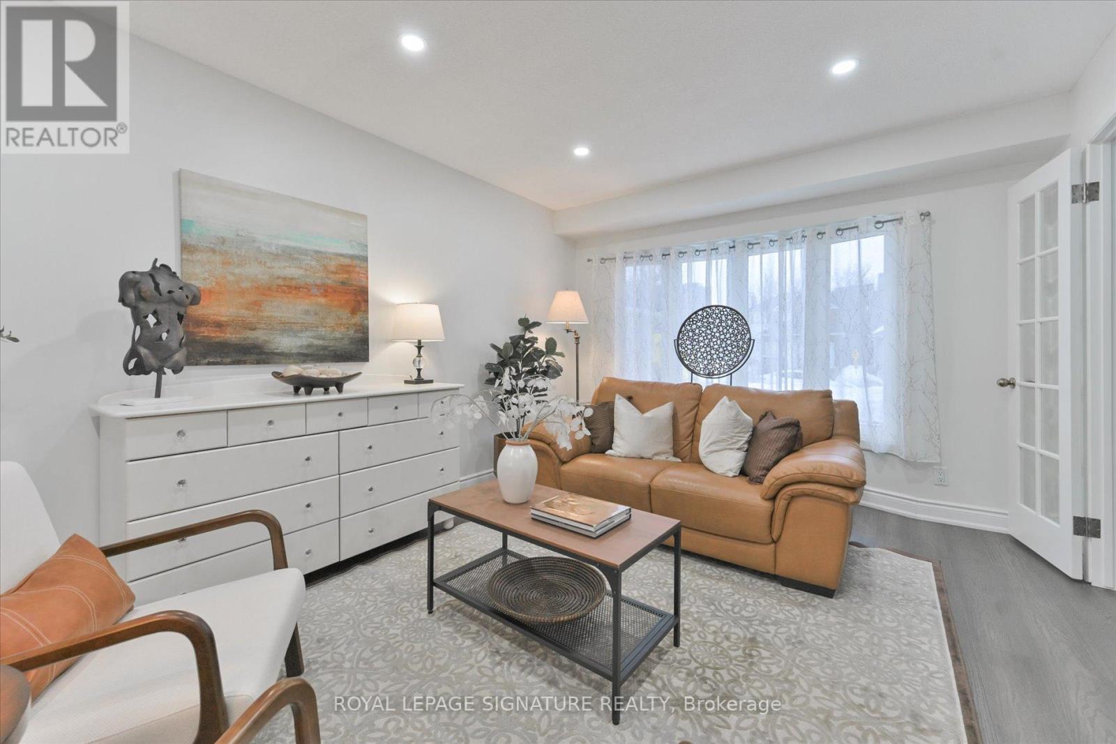 50 Eleanor Circle, Richmond Hill, Ontario  L4C 6K7 - Photo 6 - N12850906