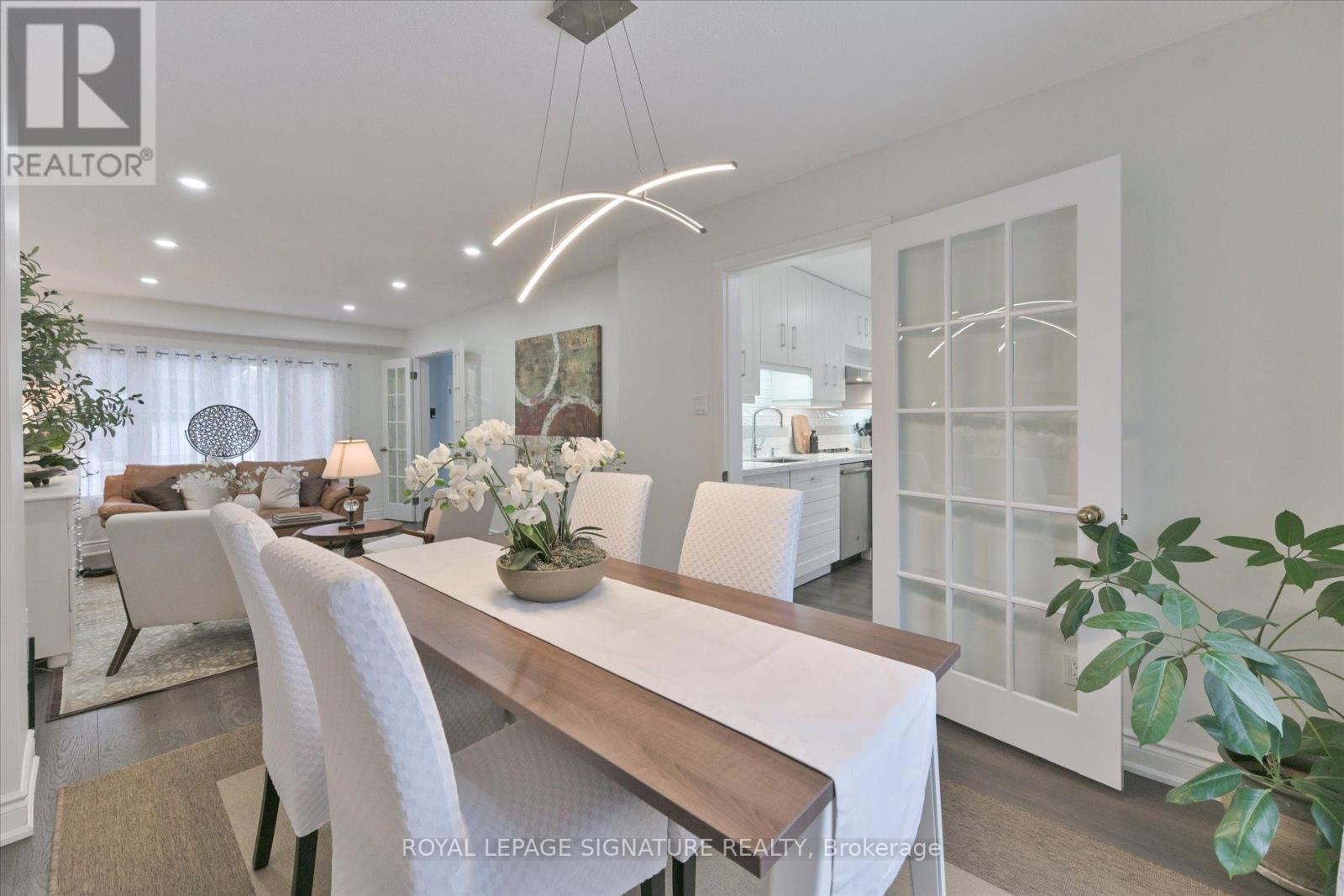 50 Eleanor Circle, Richmond Hill, Ontario  L4C 6K7 - Photo 9 - N12850906